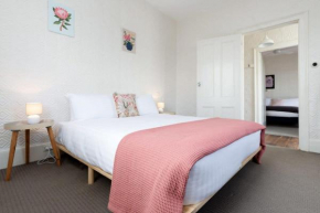 Charming Inner City Stay with parking & wifi